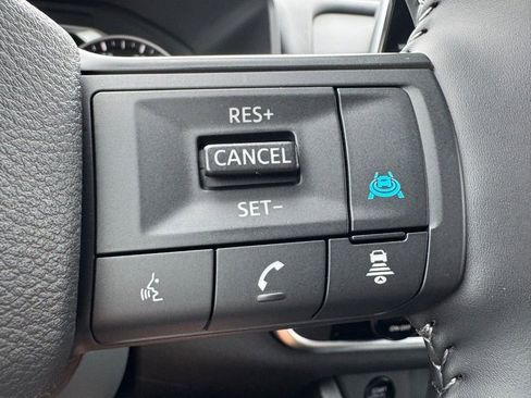 Used 2025 Nissan Rogue SV image 17