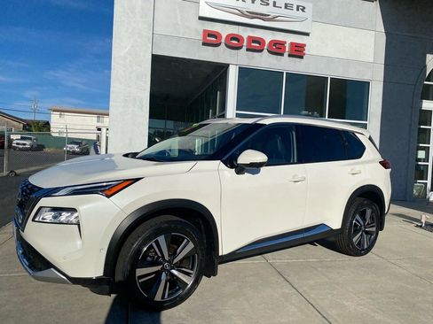 Used 2023 Nissan Rogue Platinum w/ Platinum Premium Package image 2