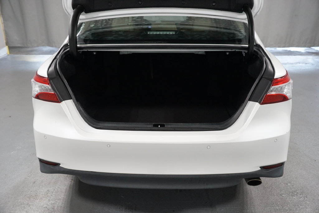 Certified 2018 Toyota Camry XLE FWD image 34