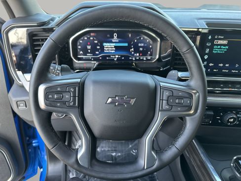 Used 2025 Chevrolet Silverado 1500 LT Trail Boss w/ Convenience Package II AWD/4WD image 11