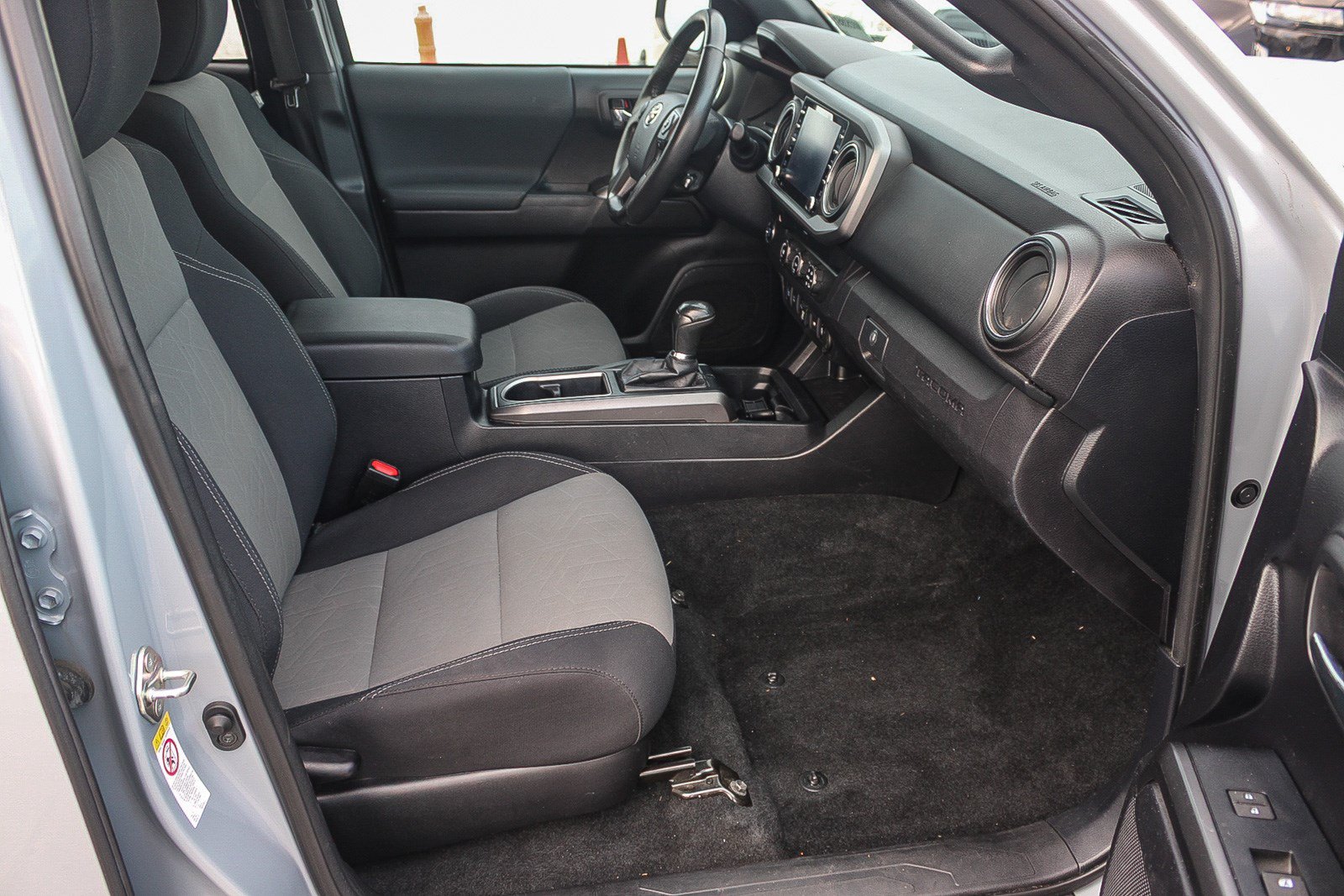 Used 2020 Toyota Tacoma TRD Sport w/ Technology Package RWD image 17
