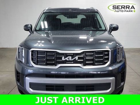 Used 2023 Kia Telluride S w/ S Sunroof Package FWD image 3