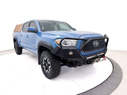 Used 2019 Toyota Tacoma TRD Off-Road w/ Technology Package AWD/4WD image 9