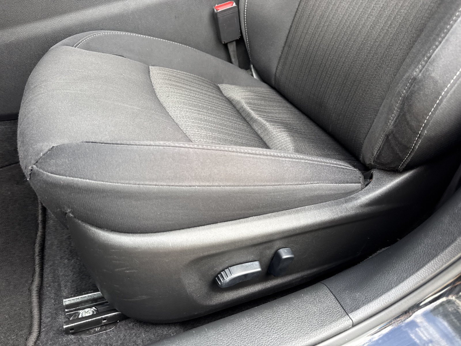 Used 2025 Nissan Altima 2.5 SV FWD image 12