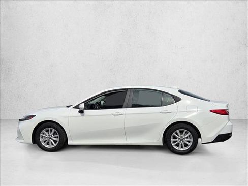 Used 2025 Toyota Camry LE image 9