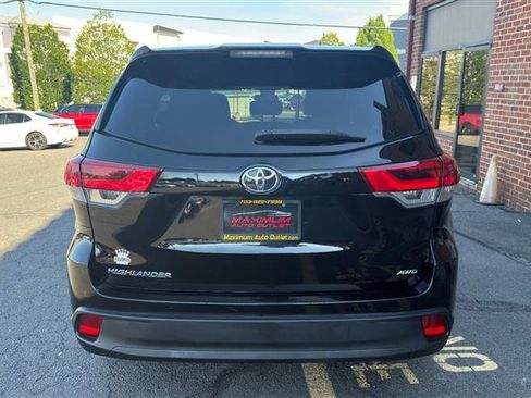 Used 2019 Toyota Highlander LE AWD/4WD image 10