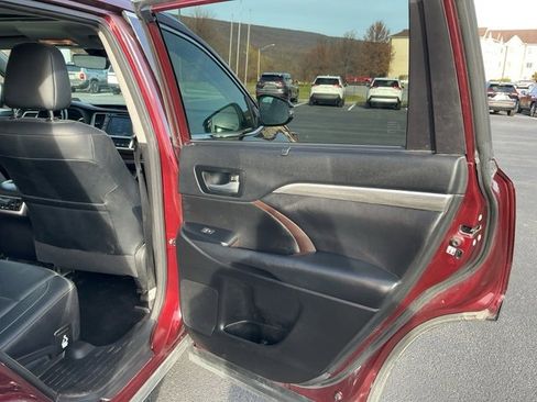 Used 2018 Toyota Highlander Limited image 26