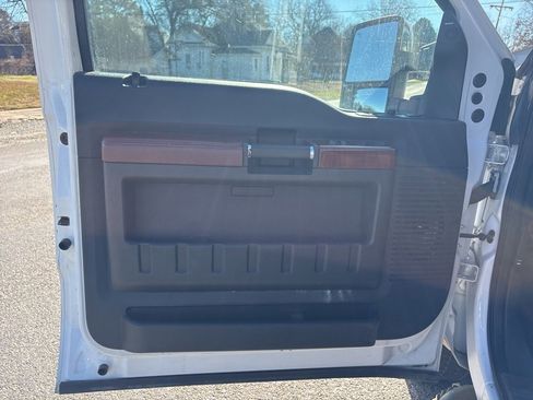 Used 2014 Ford F250 King Ranch w/ King Ranch w/Chrome Package image 7