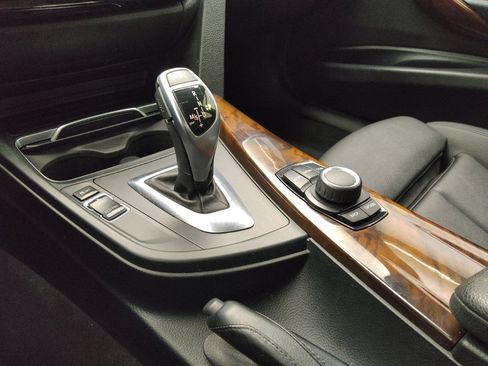 Used 2018 BMW 330i xDrive Sedan AWD/4WD image 26