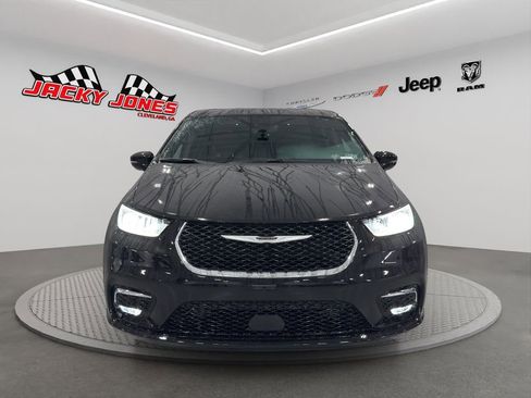 New 2026 Chrysler Pacifica Select image 13