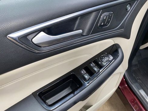 Used 2020 Ford Edge Titanium image 11