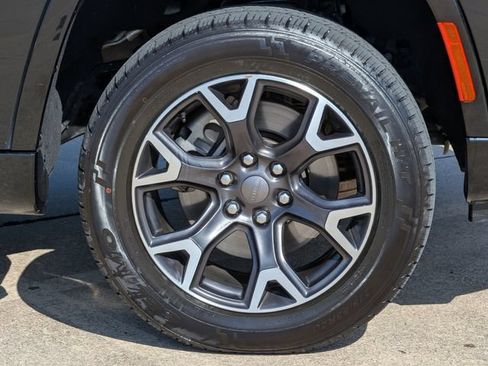 Used 2024 Jeep Wagoneer L Series III AWD/4WD image 10