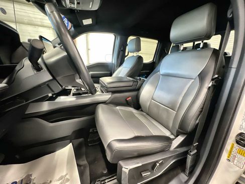 Used 2022 Ford F150 Lightning Lariat image 14