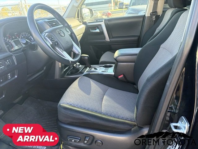 Used 2019 Toyota 4Runner SR5 AWD/4WD image 5