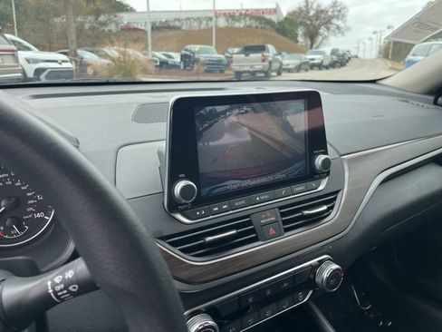 Used 2023 Nissan Altima 2.5 SV image 23