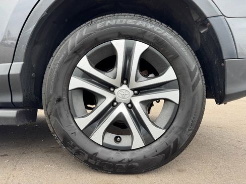 Used 2018 Toyota RAV4 LE w/ All Weather Liner Package AWD/4WD image 13