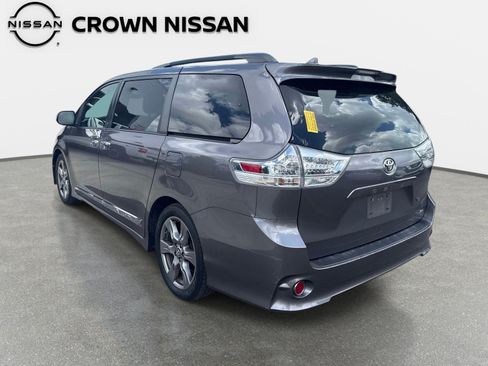 Used 2019 Toyota Sienna SE FWD image 6
