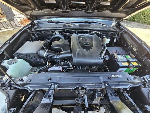 Used 2017 Toyota Tacoma TRD Off-Road image 22