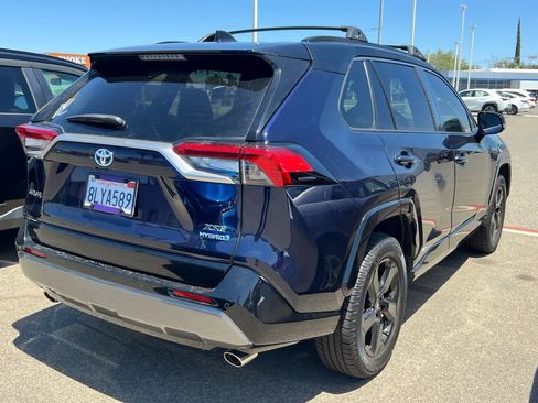 Used 2019 Toyota RAV4 XSE AWD/4WD image 4