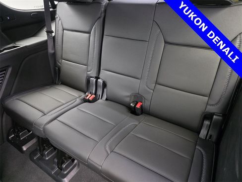 Used 2023 GMC Yukon Denali w/ Advanced Technology Package image 18