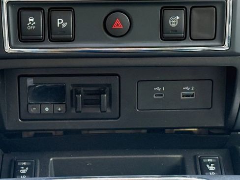 Used 2024 Nissan Titan SV w/ SV Convenience Package image 6