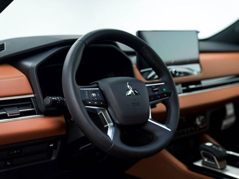 New 2026 Mitsubishi Outlander SEL image 11