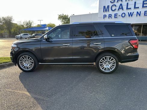 Used 2023 Ford Expedition Platinum image 3