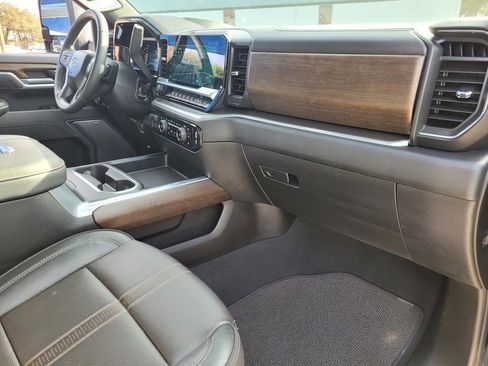 Used 2025 Chevrolet Silverado 2500 High Country w/ Midnight Edition AWD/4WD image 8