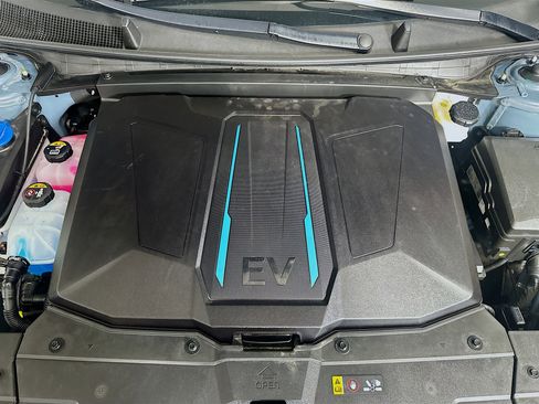 Used 2024 Hyundai Ioniq 5 Limited image 35