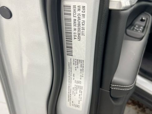 New 2025 Jeep Grand Cherokee Limited w/ Black Appearance Package image 28