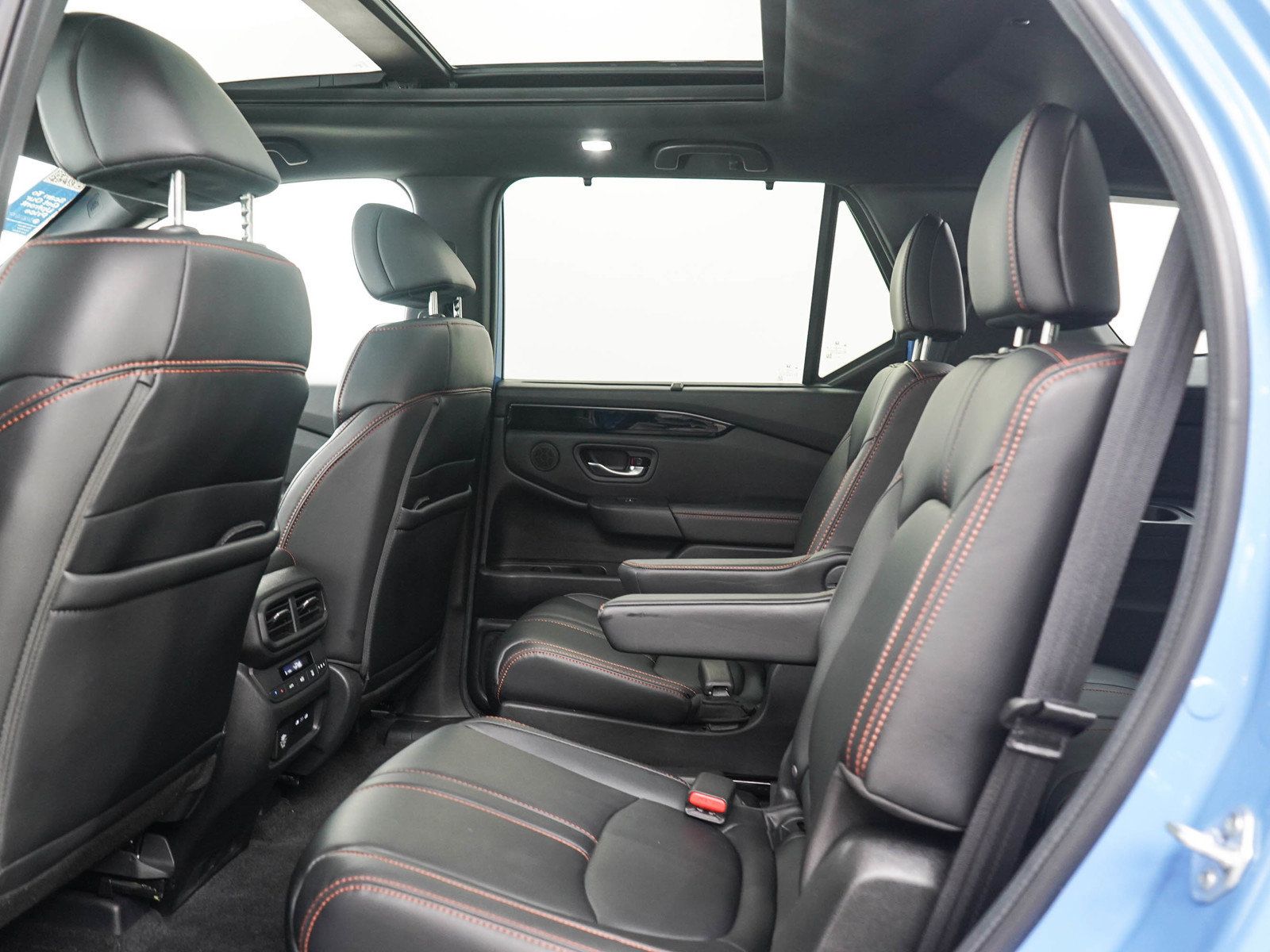 Used 2025 Honda Pilot TrailSport image 16