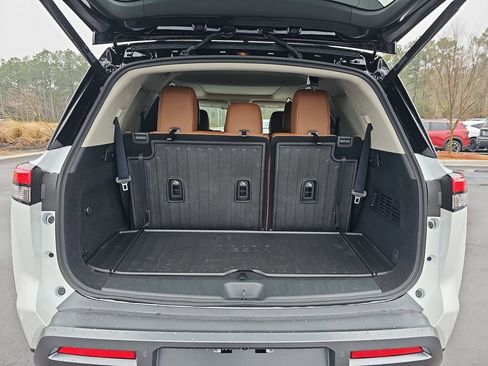 New 2026 Nissan Pathfinder Platinum FWD image 16