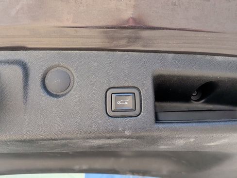 Used 2020 Chevrolet Equinox LT w/ Driver Convenience Package image 10