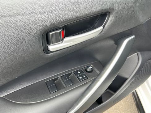 Used 2023 Toyota Corolla SE w/ SE Premium Package image 33