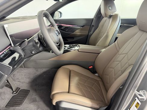 Used 2027 BMW 530i w/ Premium Package RWD image 5