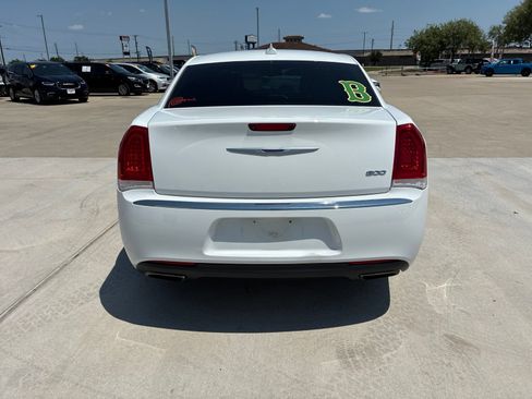 Used 2019 Chrysler 300 Touring L w/ Quick Order Package 22F RWD image 4