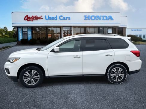 Used 2017 Nissan Pathfinder SV image 2