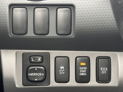 Used 2015 Toyota Tacoma 4x4 Access Cab w/ Convenience Package image 39