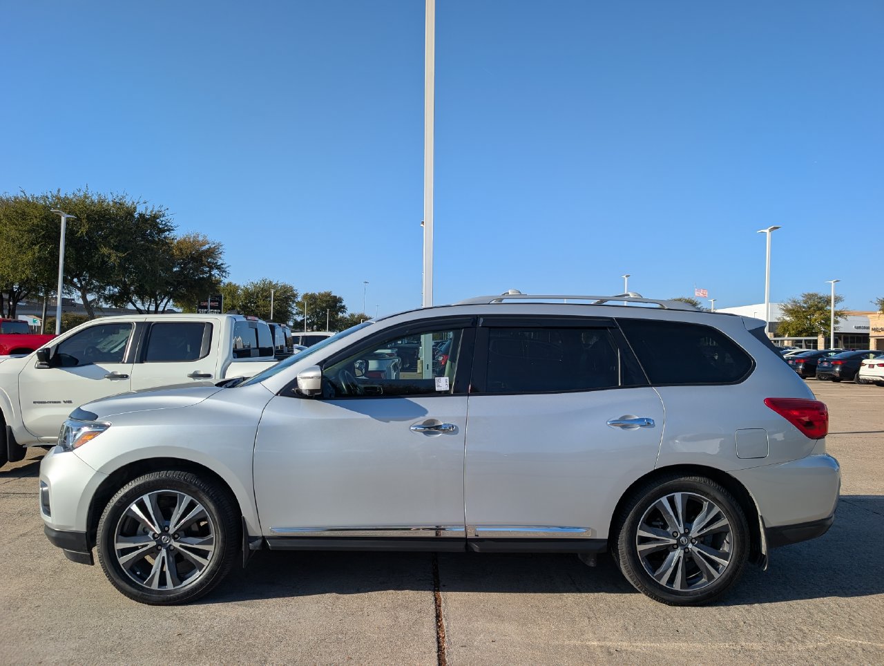 Used 2020 Nissan Pathfinder Platinum w/ Cargo Package FWD image 3