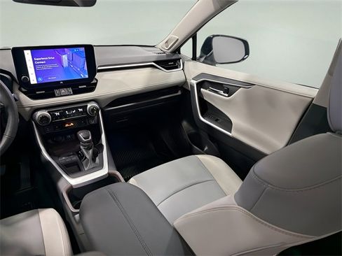 Used 2024 Toyota RAV4 Limited image 29