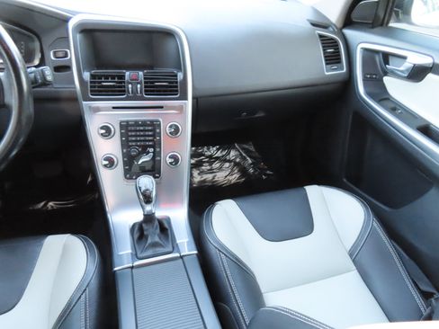 Used 2017 Volvo XC60 T6 Dynamic w/ Climate Package image 15