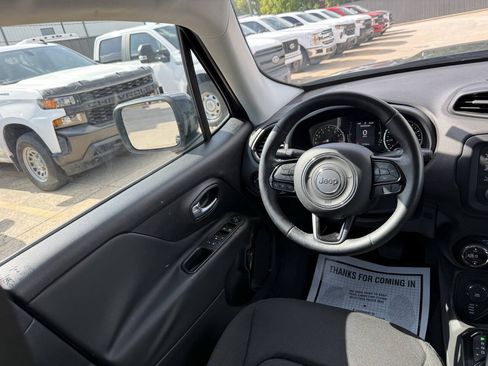 Used 2016 Jeep Renegade Latitude AWD/4WD image 19
