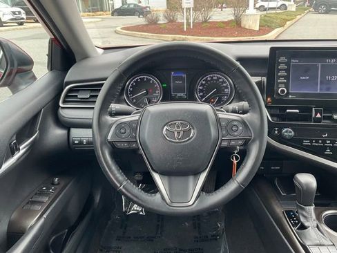 Used 2022 Toyota Camry SE w/ Cold Weather Package FWD image 14