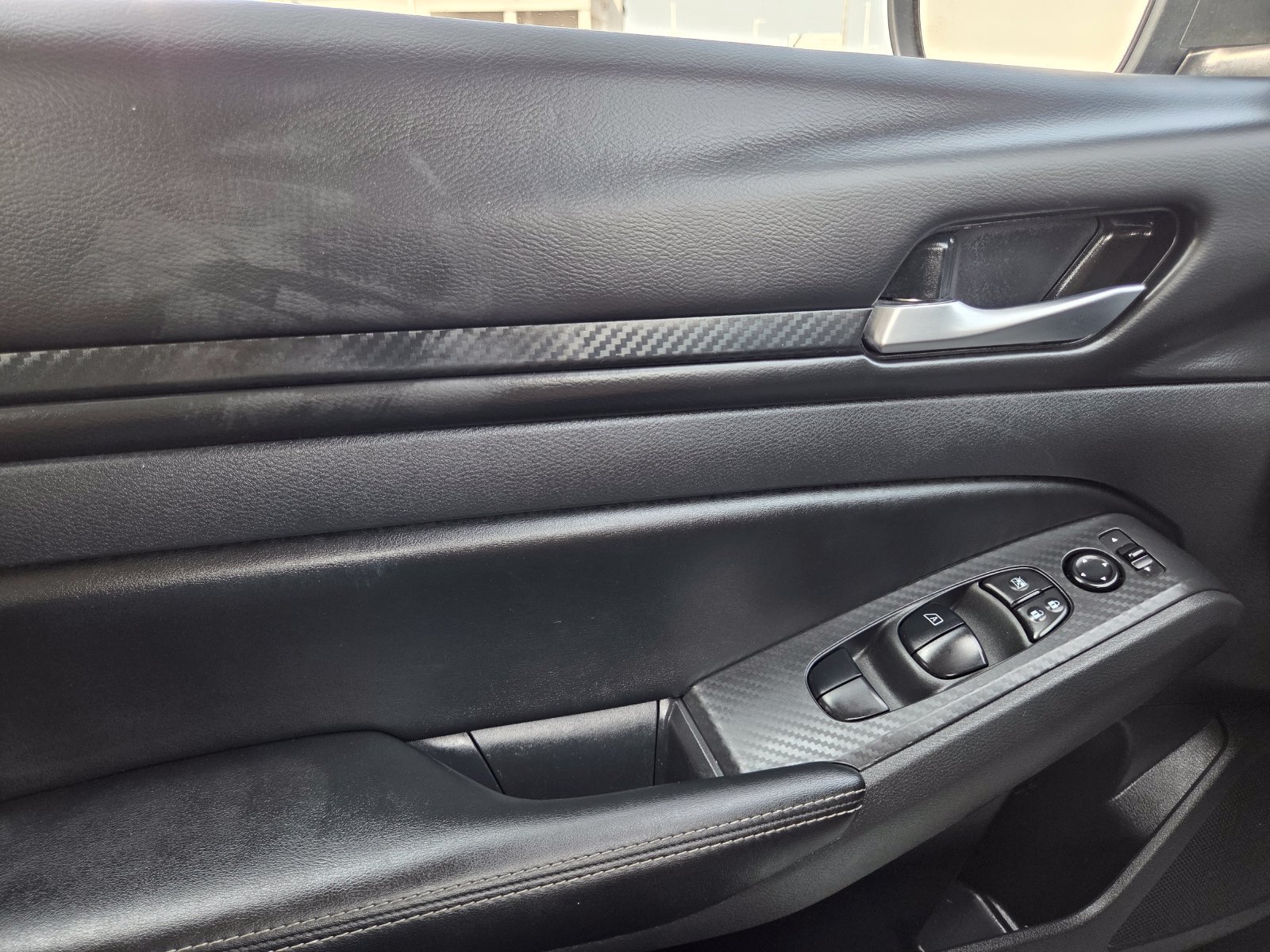 Used 2025 Nissan Altima 2.5 SV FWD image 41