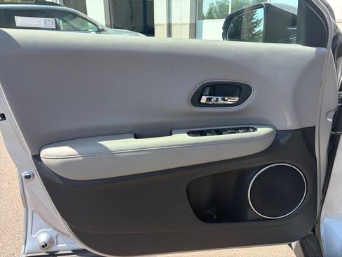 Used 2018 Honda HR-V EX image 12