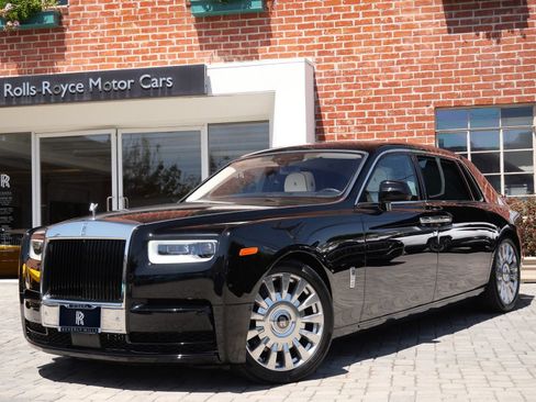 Used 2022 Rolls-Royce Phantom Extended Wheelbase w/ The Phantom Package RWD image 1