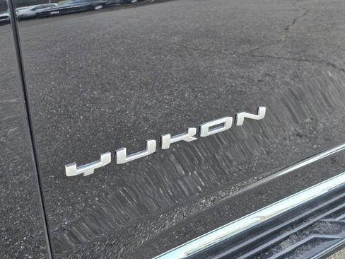 Used 2021 GMC Yukon SLT w/ SLT Premium Package image 9
