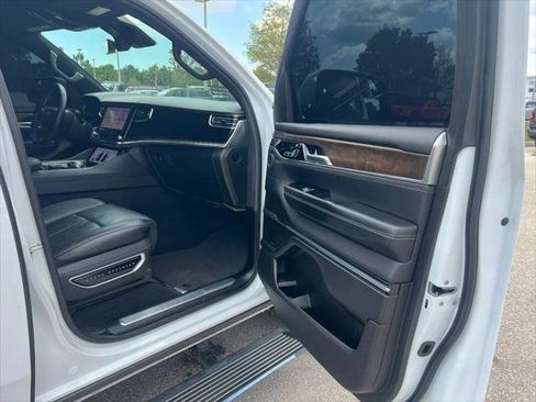 Certified 2022 Jeep Grand Wagoneer Series I AWD/4WD image 6