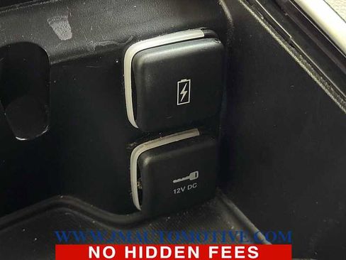 Used 2023 Chrysler Pacifica Limited image 38