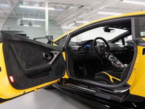 Used 2019 Lamborghini Huracan Performante image 16